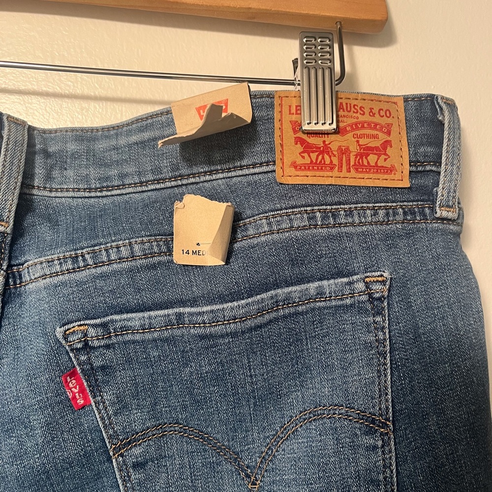 Levi’s 711 skinny jeans